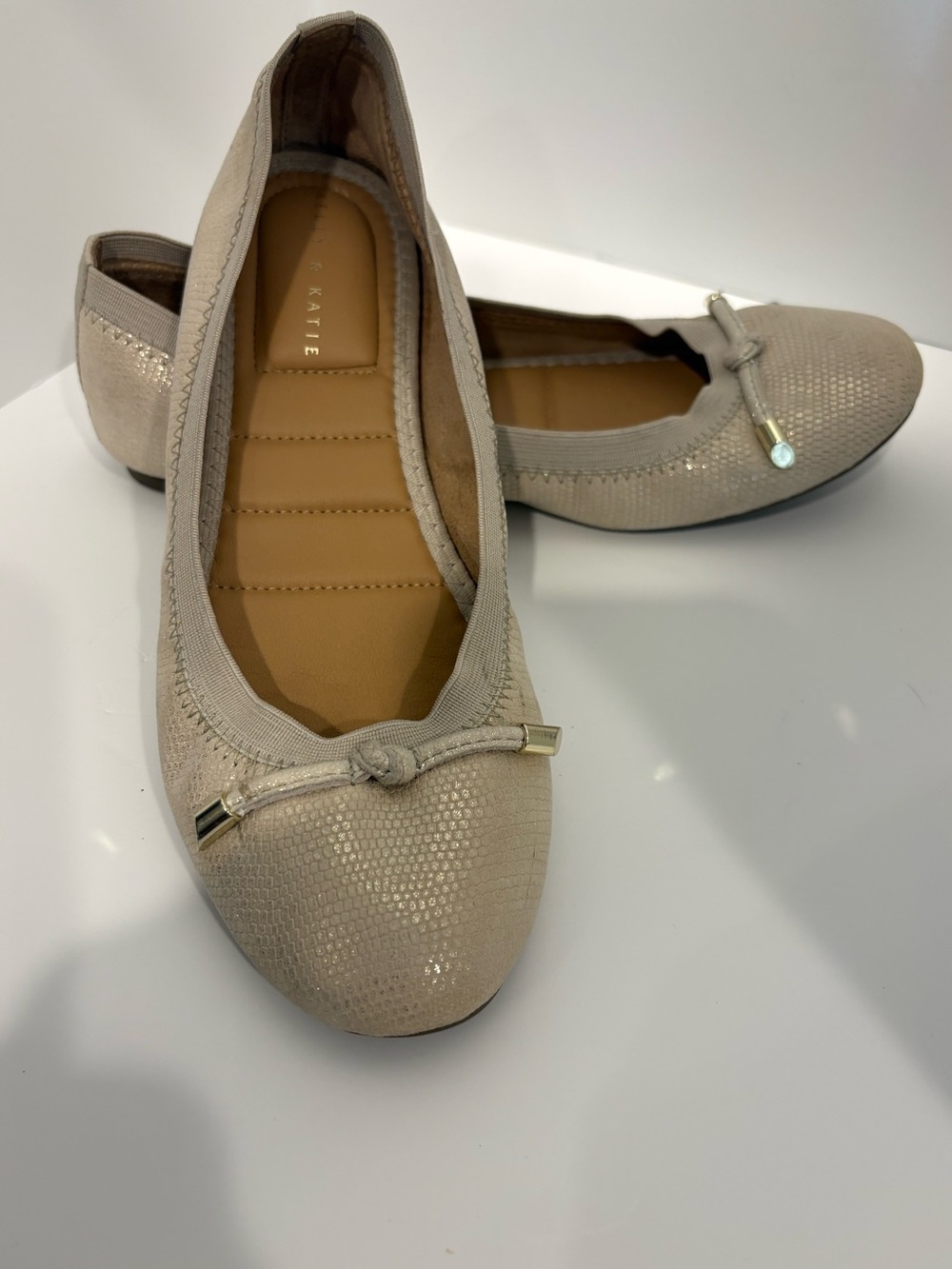 Kelly & Katie Perri Ballet Flats Cream Color Shimmer Size 8